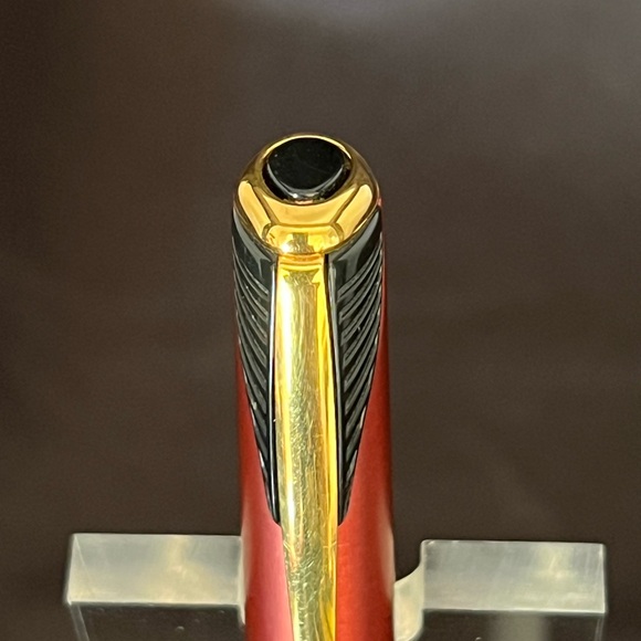 Parker IM Paler Inflection Ballpoint Pen, Twist Action – Red & Gold – Made in UK - Picture 2 of 5